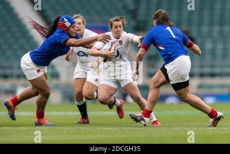 London, England, 21st November 2020, Rugby Union Autumn International Series , England Women v France Women, Twickenham, 2020, 21/11/2020  Katy Daley-McLean of England Women holds off Annaelle Deshave and Safi N’Diaye of France Women  Credit:Paul Harding/Alamy Live News Stock Photo