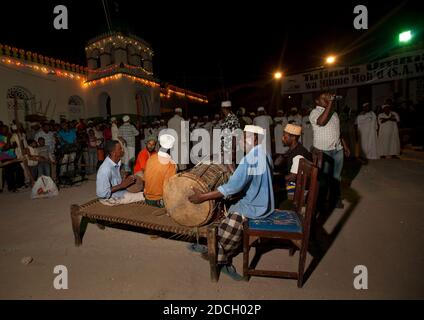 Muslim musicians in front of the mosque during Maulid festival, Lamu County, Lamu, Kenya Stock Photo