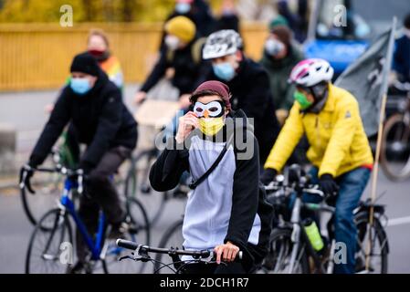 Berlin, Germany. 21st Nov, 2020. Germany, Berlin, November 21, 2020: Activists can be seen in front of Konrad-Adenauer-Haus, the federal office of the CDU, during a bicycle ride for a climate-friendly traffic policy change and against the clearing of the Dannenroeder Forest in Hesse (German: Hessen). Environmental groups demand an immediate stop of the construction of the planned A49 freeway as well as the ongoing police operation of the evictions of activists in the course of the deforestation of Dannenroeder Forest. (Photo by Jan Scheunert/Sipa USA) Credit: Sipa USA/Alamy Live News Stock Photo