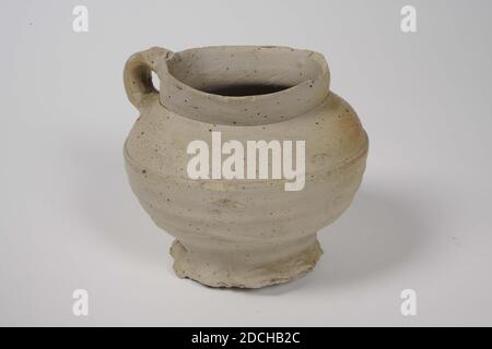 beer mug, Anonymous, second half of the 15th century, stoneware, salt glaze, General: 11 x 13.5 x 12.3cm 110 x 135 x 123mm, Beer mug of stoneware with a squat convex shape and with pinched foot ring and an ear. Traces of salt glaze on one side. Bottom: Rodenburg 1964 R6, 1972 Stock Photo