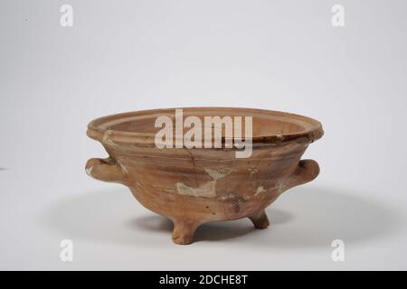 Pot on three legs, with ear, red earthenware with local brown glaze.  Lightly damaged. Fourteenth century. Piece missing from the belly wall,  with old glueing., Grape, pottery, turntable (black), h: 12.8 cm