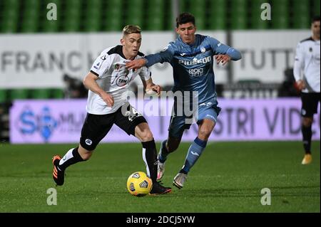 La Spezia, Italy. 21st Nov, 2020. Nahuel Estevez of AC Spezia in action against Matteo Pessina of Atalanta BC during Spezia vs Atalanta, Italian football Serie A match - Photo Matteo Papini/LM Credit: Ettore Griffoni/Alamy Live News Stock Photo