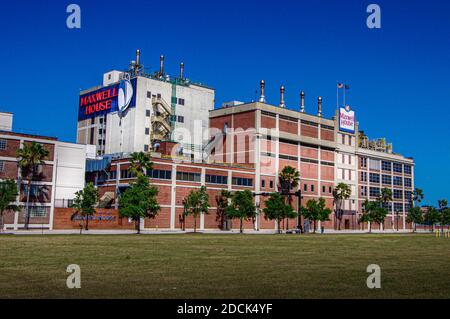 Jacksonville, FL--Mar 18, 2018; view of coffee roasting factory downtown with iconic Maxwell House coffee cup sign on the side of the building Stock Photo
