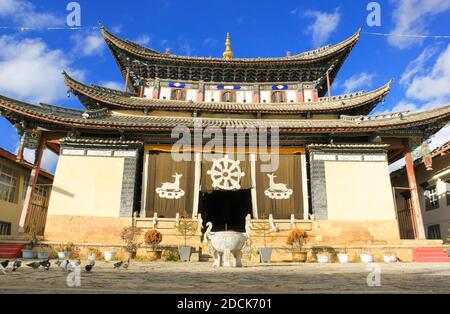 A Traditional Tibetan monastery building in the old town of Dukezong, now called Shangri-la in Yunnan Province, China. Architecture building concept Stock Photo