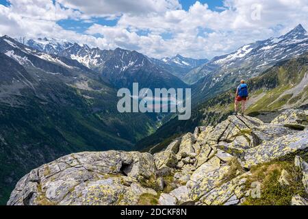 Hiking on the Berlin High Altitude Trail, Schlegeis Reservoir, Schlegeis reservoir, Zillertal Alps, Schlegeiskees Glacier, Zillertal, Tyrol, Austria Stock Photo