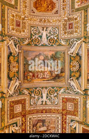 Gallery of Maps or Map Room ornate ceiling in Papal Palace, Vatican Museums, Rome, Italy Stock Photo