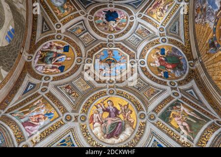 Room of the Segnatura ceiling with with female allegories: Philosophy, Theology, Poetry and Justice, Raphael Rooms, Vatican Museums, Rome, Italy Stock Photo
