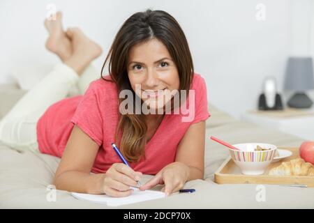 woman is note something from the books in bed Stock Photo