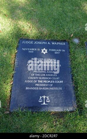 Los Angeles, California, USA 17th November 2020 A general view of atmosphere of Judge Joseph Wapner's Grave at Mount Sinai Cemetery Hollywood Hills on November 17, 2020 in Los Angeles, California, USA. Photo by Barry King/Alamy Stock Photo Stock Photo