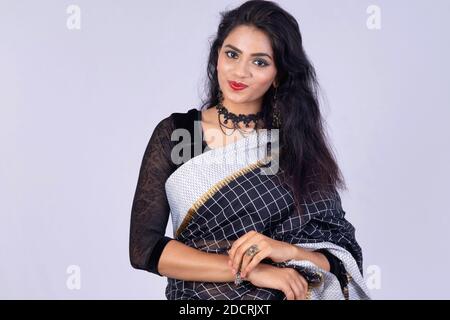 Black Saree Girl poses model id IG:jessievk14 | Indian fashion, Indian  fashion dresses, Stylish sarees