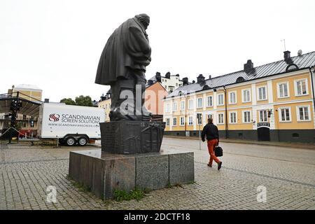 NORRKÖPING, SWEDEN- 16 SEPTEMBER 2020: Statue of Louis de Geer, designed by Carl Milles, has stood on Gamla torget in Norrköping since 1945. Photo Jeppe Gustafsson Stock Photo