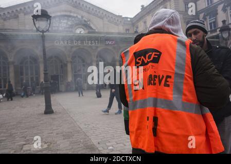 French national railways strike at the Gare de lEst Train Station in Paris, France, 03 April 2018. Railways labor unions have called for a three-month national strike to defend their rights as French President Emmanuel Macron is pursuing his labor market reforms. Photo by Eliot Blondet/ABACAPRESS.COM Stock Photo