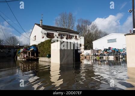 Due to the flood of the Seine, the lowest and closest to the watercourses of Crosne (Val-de-Marne 94), near Paris, France, are flooded while the water level needs to increase further in the next few days on January 26, 2018. Residents whose homes are flooded evacuate with firefighters, police and municipal services. Photo by Samuel Boivin/ABACAPRESS.COM Stock Photo