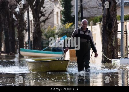 Due to the flood of the Seine, the lowest and closest to the watercourses of Crosne (Val-de-Marne 94), near Paris, France, are flooded while the water level needs to increase further in the next few days on January 26, 2018. Residents whose homes are flooded evacuate with firefighters, police and municipal services. Photo by Samuel Boivin/ABACAPRESS.COM Stock Photo