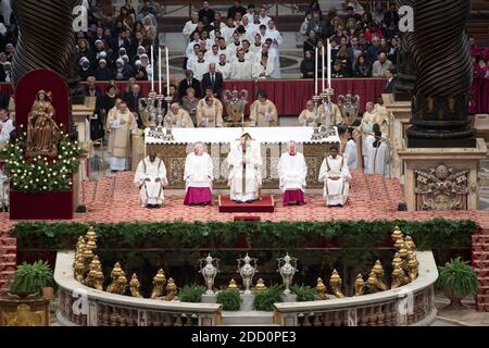 Pope Francis leads the Chrism Mass on Maundy Thursday at St. Peter's Basilica, Vatican on March 29, 2018. The Chrism Mass is the traditional liturgy, during the course of which the oils to be used in the sacraments of initiation, Holy Orders and healing throughout the coming year are blessed. Christians around the world are marking the Holy Week, commemorating the crucifixion of Jesus Christ, leading up to his resurrection on Easter. Photo: ABACAPRESS.COM Stock Photo