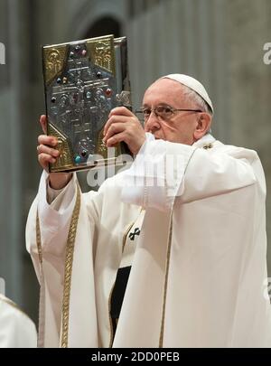 Pope Francis leads the Chrism Mass on Maundy Thursday at St. Peter's Basilica, Vatican on March 29, 2018. The Chrism Mass is the traditional liturgy, during the course of which the oils to be used in the sacraments of initiation, Holy Orders and healing throughout the coming year are blessed. Christians around the world are marking the Holy Week, commemorating the crucifixion of Jesus Christ, leading up to his resurrection on Easter. Photo: ABACAPRESS.COM Stock Photo