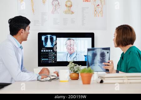 Doctors discussing case of pneumonia Stock Photo