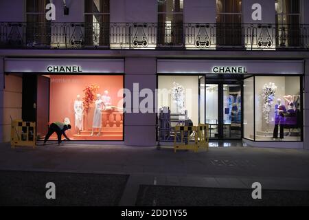 Chanel store closed hi-res stock photography and images - Alamy