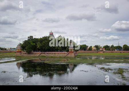 Vandiyur Mariamman Temple or Maariamman Kovil Teppakulam in Madurai ...