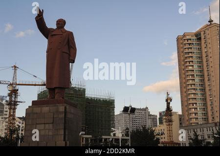 15.08.2012, Dandong, Liaoning, China, Asia - Statue of the former Chinese chairman Mao Zedong is seen at a public square close to the railway station. Stock Photo