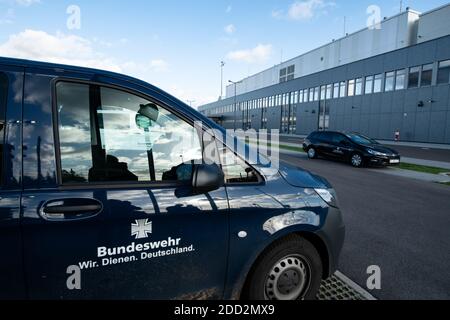 05 November 2020, Brandenburg, Schönefeld: Bundeswehr vehicles are parked in front of the government terminal on the grounds of Berlin Brandenburg Airport (BER). The new government airport on the military part of the new Willy Brandt Airport has been in operation since the end of October 2020. The new terminal in Schönefeld is used by the Federal Foreign Office and the Federal Ministry of Defence (BMVg) as a check-in building for Federal Government flights and as a reception area for state visits. Photo: Bernd von Jutrczenka/dpa Stock Photo