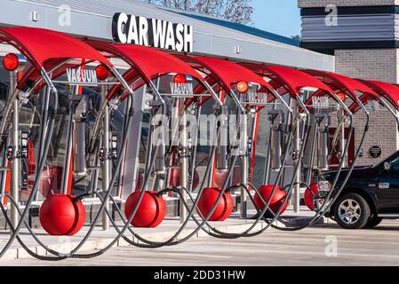 Tommy's Express automated car wash in Snellville, Georgia. (USA) Stock Photo
