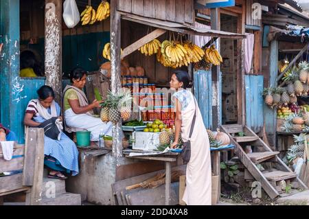 A roadside fruit market on the Shillong-Guwahati highway, Meghalaya, India. Stock Photo