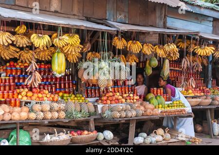 A roadside fruit market on the Shillong-Guwahati highway, Meghalaya, India. Stock Photo