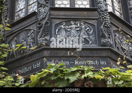 geography / travel, Germany, Hesse, Ruedesheim, carving in Drosselgasse, Ruedesheim on the Rhine, Uppe, Additional-Rights-Clearance-Info-Not-Available Stock Photo
