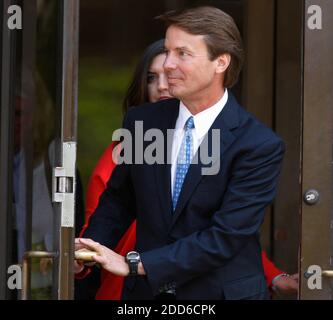 NO FILM, NO VIDEO, NO TV, NO DOCUMENTARY - Former U.S. Senator and former Democratic presidential candidate John Edwards and his daughter, Cate, leave the federal building in Winston-Salem, NC, USA,, after his indictment on charges of illegal use of campaign funds on Friday, June 3, 2011. Photo by Chuck Liddy/Raleigh News & Observer/MCT/ABACAPRESS.COM Stock Photo