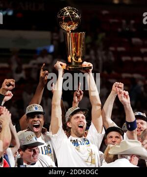 Nba championship trophy hi-res stock photography and images - Alamy