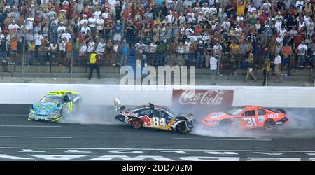 NO FILM, NO VIDEO, NO TV, NO DOCUMENTARY - Jeff Gordon (24), AJ Allmendinger (84) and Jeff Burton (31) collect into a wreck on the front stretch during the Coca-Cola 600 at Lowe's Motor Speedway in Concord, NC, USA on May 27, 2007. Photo by David T. Foster III/Charlotte Observer/MCT/Cameleon/ABACAPRESS.COM Stock Photo
