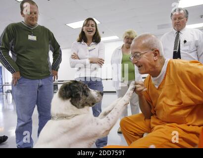 NO FILM, NO VIDEO, NO TV, NO DOCUMENTARY - Inmate Donnie Stowe, right, gets Abe to do a trick for new owners Aaron, from left, and Sarah Farmer, as trainer Gayle Justice and Warden David McComis look at a graduation ceremony for inmates and dogs taking part in a program at the Sander Estes Unit of the state prison system in Venus, TX, USA on August 15, 2007. Photo by Rodger Mallison/Fort Worth Star-Telegram/MCT/ABACAPRESS.COM Stock Photo