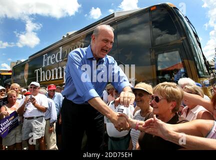 NO FILM, NO VIDEO, NO TV, NO DOCUMENTARY - Presidential hopeful Fred Thompson jokes with supporters about the heat during a rally at The Villages, FL, USA, on September 13, 2007. Photo by Joe Burbank/Orlando Sentinel/MCT/ABACAPRESS.COM Stock Photo