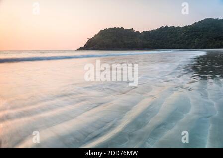 Paradise Beach at sunset (Sar Sar Aw Beach), Dawei Peninsula, Tanintharyi Region, Myanmar (Burma) Stock Photo