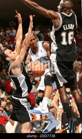 NO FILM, NO VIDEO, NO TV, NO DOCUMENTARY - Orlando Magic guard Keith Bogans passes in between San Antonio Spurs Manu Ginobili, left, and Francisco Elson at Amway Arena in Orlando, Florida, USA, on October 25, 2007. The Magic defeated the Spurs 99-90. Photo by Gary W. Green/Orlando Sentinel/MCT/Cameleon/ABACAPRESS.COM Stock Photo