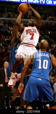 NO FILM, NO VIDEO, NO TV, NO DOCUMENTARY - Chicago Bulls guard Ben Gordon drives the baseline and shoots over Orlando Magic guard Keith Bogans during game action at the United Center in Chicago, IL, USA on December 31, 2007. The Magic defeated the Bulls in overtime, 112-100. Photo by Phil Velasquez/Chicago Tribune/MCT/Cameleon/ABACAPRESS.COM Stock Photo