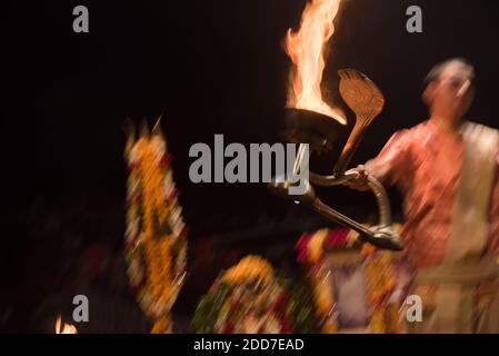 Ganga Aarti Hindu ceremony at Dasaswamedh Ghat, Varanasi, Uttar Pradesh, India Stock Photo