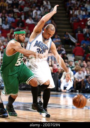 Boston Celtics guard Eddie House (50) reacts after the Celtics beat the ...