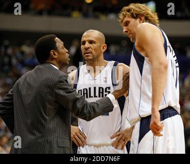NO FILM, NO VIDEO, NO TV, NO DOCUMENTARY - Dallas Mavericks head coach Avery Johnson talks to Jason Kidd and Dirk Nowitzki (right) in the first quarter of their game against the Sacramento Kings at the American Airlines Center in Dallas, TX, USA on February 29, 2008. Dallas won 115-106. Photo by Sharon M. Steinman/Fort Worth Star-Telegram/MCT/Cameleon/ABACAPRESS.COM Stock Photo