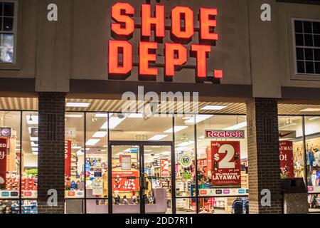 Augusta, Ga USA - 11 21 20: Shoe Dept. Shoe retail store at night Stock Photo