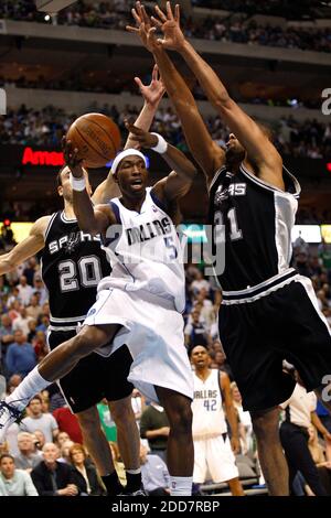 NO FILM, NO VIDEO, NO TV, NO DOCUMENTARY - San Antonio Spurs' Manu Ginobili, left, and Tim Duncan guard Dallas Mavericks' Josh Howard at the American Airlines Center in Dallas, TX, USA on March 23, 2008. The Spurs won 88-81. Photo by Khampha Bouaphanh/Fort Worth Star-Telegram/MCT/Cameleon/ABACAPRESS.COM Stock Photo