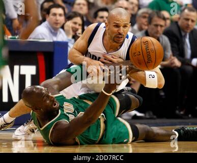 NO FILM, NO VIDEO, NO TV, NO DOCUMENTARY - Dallas Mavericks guard Jason Kidd (2) dives for a loose ball against Boston Celtics forward Kevin Garnett (5) during game action at the American Airlines Center in Dallas, TX, USA on March 20, 2008. The Celtics defeated the Mavericks, 94-90. Photo by Tom Pennington/Fort Worth Star-Telegram/MCT/Cameleon/ABACAPRESS.COM
