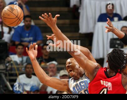 NO FILM, NO VIDEO, NO TV, NO DOCUMENTARY - The Orlando Magic's Keith Bogans (left) fights for a loose ball with the Toronto Raptor's Chris Bosh during action in Game 1 of the NBA Eastern Conference playoffs at Amway Arena in Orlando, Florida, Sunday, April 20, 2008. The Magic defeated the Raptors, 114-100. (Gary W. Green/Orlando Sentinel/MCT) Stock Photo