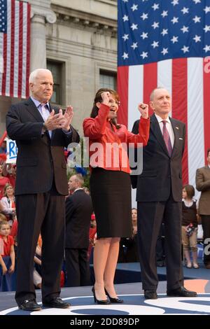 NO FILM, NO VIDEO, NO TV, NO DOCUMENTARY - Republican presidential candidate Arizona Senator John McCain (L) and Republican vice presidential candidate Alaska Governor Sarah Palin with Pennsylvania Republican Senator Arlen Specter (R) greet supporters during a campaign rally on the steps of the Chester County Courthouse, in Media, PA, USA on September 22, 2008. Photo by Jessica Griffin/Philadelphia Daily News/MCT/ABACAPRESS.COM Stock Photo