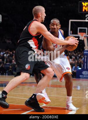 NO FILM, NO VIDEO, NO TV, NO DOCUMENTARY - New York Knicks guard Chris Duhon (1) drives against Portland Trail Blazers guard Steve Blake (2) in the first quarter at Madison Square Garden in New York City, NY, uSA on December 2, 2008. The Blazers defeated the Knicks, 104-97. Photo by J. Conrad Williams Jr./Newsday/MCT/Cameleon/ABACAPRESS.COM Stock Photo