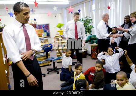 NO FILM, NO VIDEO, NO TV, NO DOCUMENTARY - President-elect Barack Obama, Chicago Public Schools CEO Arne Duncan, center, and Vice President-elect Joe Biden talk with students and teachers at the Dodge Renaissance Academy in Chicago, IL, USA, on December 16, 2008. The three gathered with the students after Obama announced that Duncan is his choice for education secretary. Photo by Zbigniew Bzdak/Chicago Tribune/MCT/ABACAPRESS.COM Stock Photo