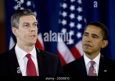 NO FILM, NO VIDEO, NO TV, NO DOCUMENTARY - Chicago Public Schools CEO Arne Duncan, left, addresses the media after he was selected by President-elect Barack Obama to be his choice for education secretary during a news conference at the Dodge Renaissance Academyin Chicago, IL, USA, on December 16, 2008. Photo by Zbigniew Bzdak/Chicago Tribune/MCT/ABACAPRESS.COM Stock Photo