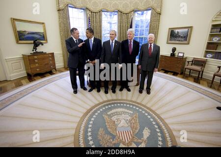 NO FILM, NO VIDEO, NO TV, NO DOCUMENTARY - (L-R) President George W. Bush (C) meets with former President George H.W. Bush (L), President-elect Barack Obama, (2nd L), former President Bill Clinton (2nd R and former President Jimmy Carter, in the Oval Office of the White House in Washington, D.C., USA on Wednesday, January 7, 2009. Photo by Chuck Kennedy/MCT/ABACAPRESS.COM Stock Photo