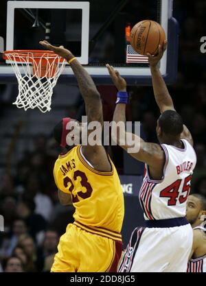 NO FILM, NO VIDEO, NO TV, NO DOCUMENTARY - Cleveland Cavaliers' LeBron James (left) defends against New Orleans Hornets' Rasual Butler in the second quarter at Quicken Loans Arena in Cleveland, OH, USA on January 16, 2009. Photo by Mike Cardew/Akron Beacon Journal/MCT/Cameleon/ABACAPRESS.COM Stock Photo